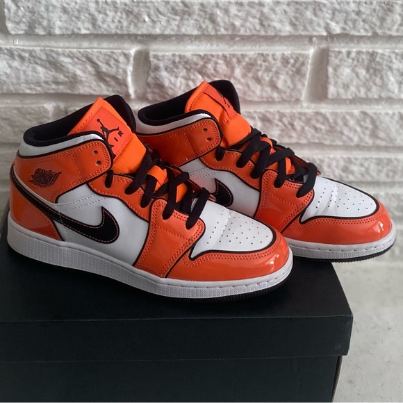Air Jordan 1 Mid Se Turf Orange - Picture 6 of 8